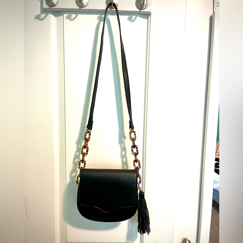 Mud Pie Black crossbody bag/purse with resin link accents. Never used NWOT - Picture 4 of 9